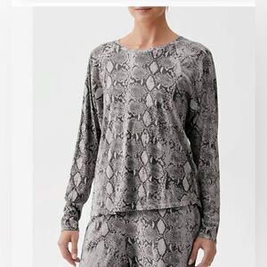 Evereve Michael Stars Gray/Black Chiara Snake Print Ultra Jersey High-Low Top